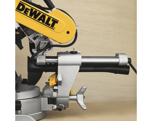 Vizualizare detaliată a unui ferăstrău circular DeWalt