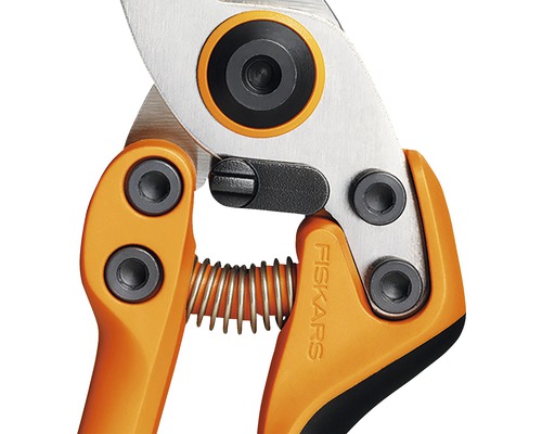 Imagine detaliată cu o foarfecă de grădină Fiskars