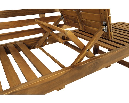 Vizualizare detaliată a unui șezlong din lemn cu spătar reglabil