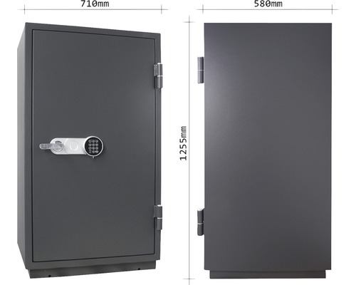 Seif gri cu dimensiunile de 710 mm lățime, 580 mm adâncime și 1255 mm înălțime, echipat cu o încuietoare digitală cu combinație și o cheie