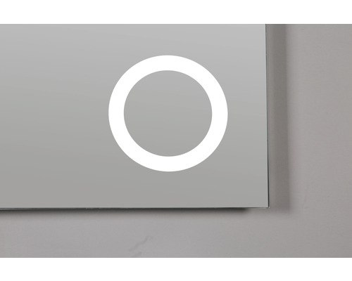 Imagine detaliată a unei oglinzi cu iluminare cu LED