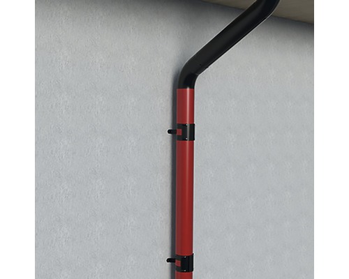 Țeavă de scurgere cu clemă de țeavă pe perete