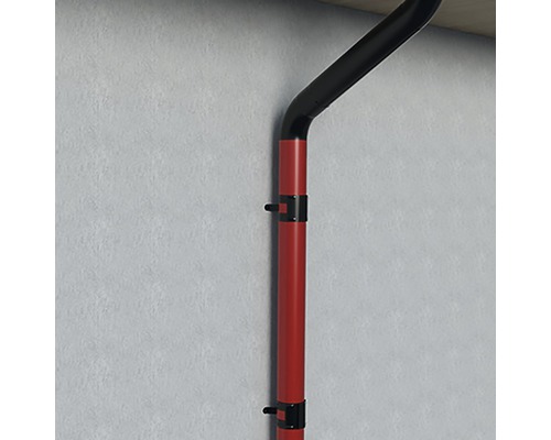 Țeavă pluvială din plastic cu clemă de țeavă pentru montaj