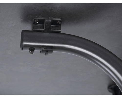 Prim-plan cu o piesă de conectare și un suport