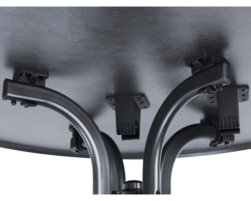 Vizualizare detaliată a părții inferioare a mesei cu blat și picioare