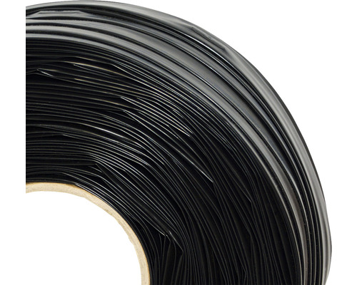 Prim-plan cu o rolă de bandă de etanșare neagră