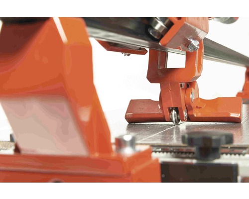 Tăietor de faianță în vedere detaliată