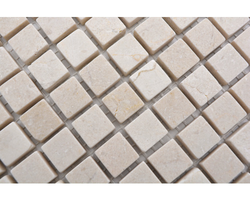 Prim-plan cu plăci de mozaic din marmură