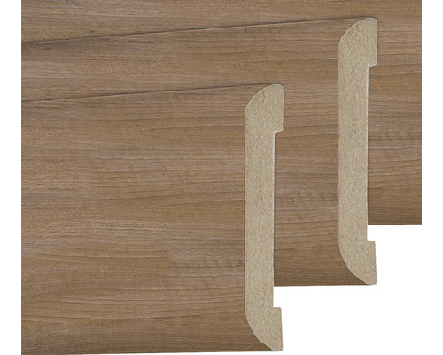 Trei plinte din lemn cu granulație lemnoasă în secțiune transversală