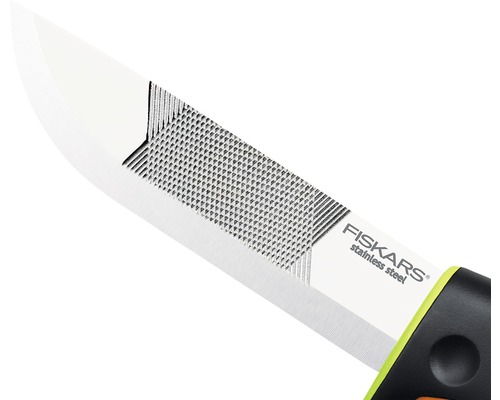 Prim-plan cuțit Fiskars cu lamă din oțel inoxidabil