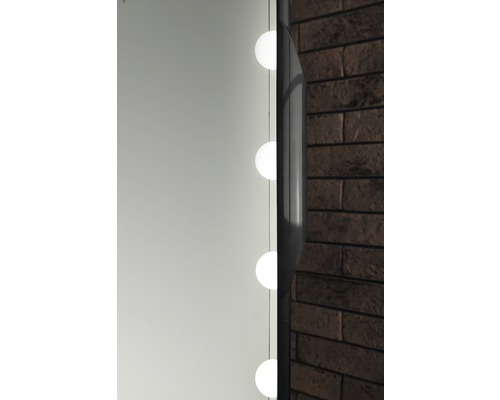 Prim-plan al unei oglinzi cu iluminare