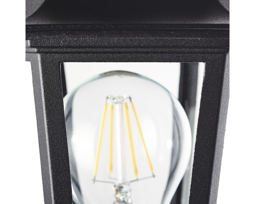 Imagine detaliată cu un corp de iluminat exterior negru, cu bec