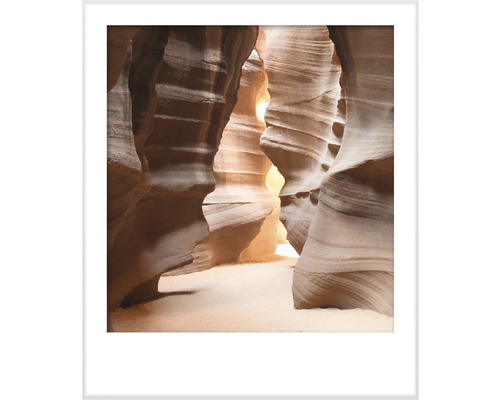 Imagine înrămată a unui canion stâncos