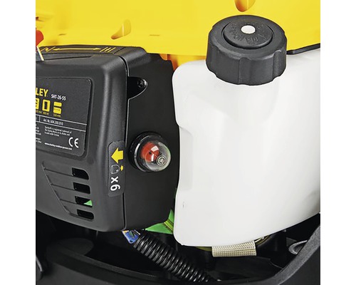 Vizualizare detaliată a motorului și a rezervorului unui instrument de grădinărit