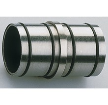 Conector metalic pentru țevi cu inele de etanșare