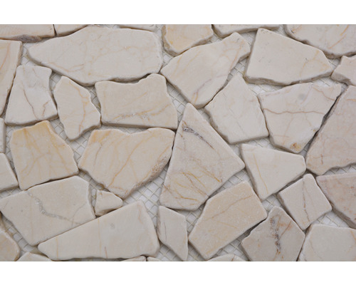 Prim-plan cu plăci de mozaic din piatră naturală