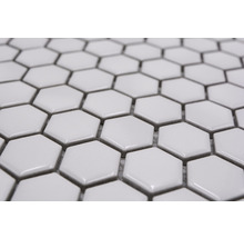 Prim-plan cu plăci de mozaic hexagonale