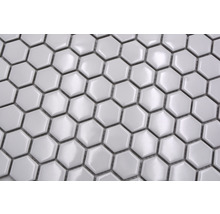 Prim-plan cu plăci ceramice hexagonale