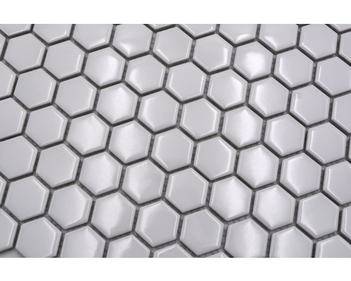 Prim-plan cu plăci ceramice hexagonale