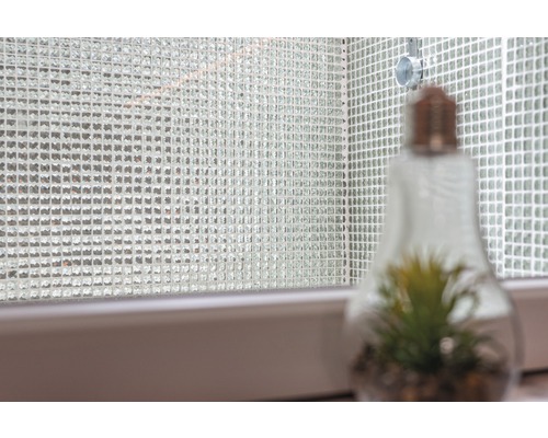 Perete din plăci de mozaic cu bec decorativ cu plantă