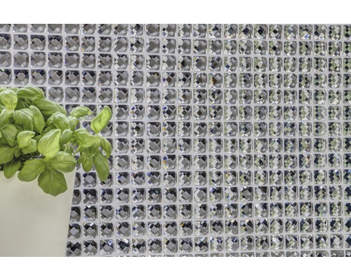 Plăci de mozaic cu aspect de sticlă de cristal pe perete