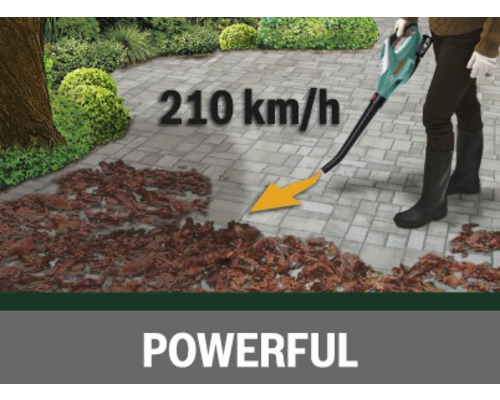 Suflantă de frunze cu acumulator în acțiune pe o suprafață pavată cu frunze