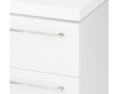 Prim-plan cu dulap de lavoar alb cu sertare și mânere dreptunghiulare.