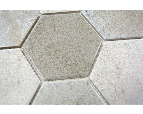 Prim-plan cu plăci de podea hexagonale.