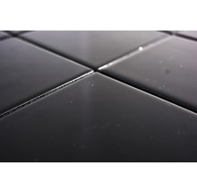 Prim-plan cu plăci negre cu rosturi
