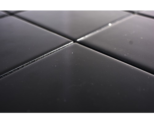 Prim-plan cu plăci negre cu rosturi