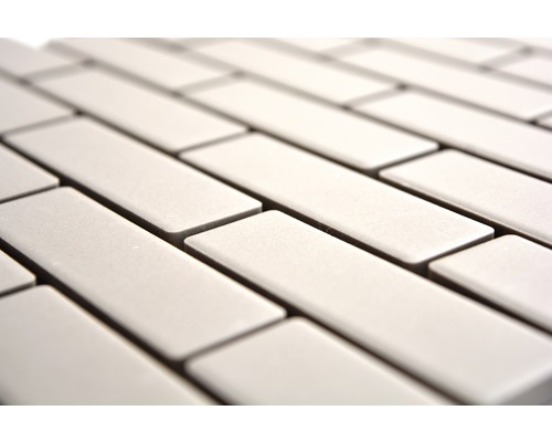 Prim-plan cu plăci ceramice mozaic dreptunghiulare