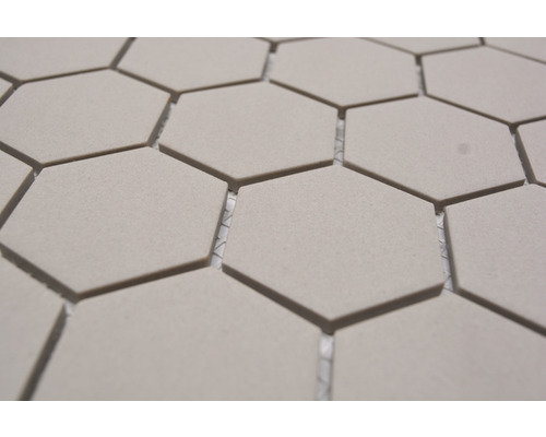 Prim-plan cu plăci de podea hexagonale.