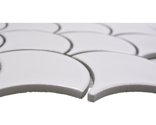 Plăci de mozaic ceramic alb în formă de evantai