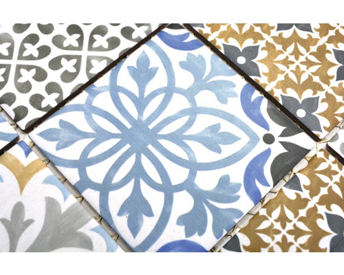 Plăci multicolore cu model ornamental