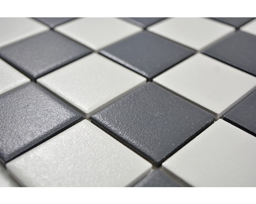 Plăci de mozaic pătrate în model de tablă de șah