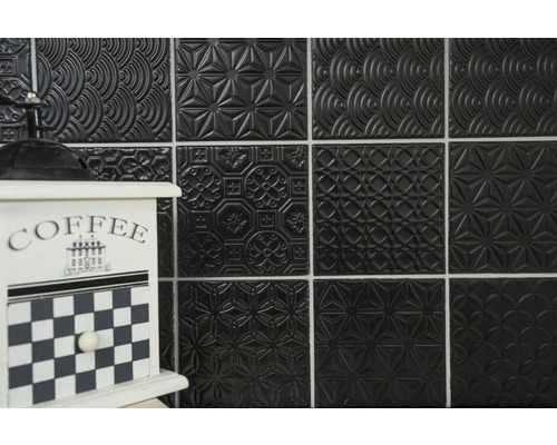 Plăci de perete cu diferite modele în relief