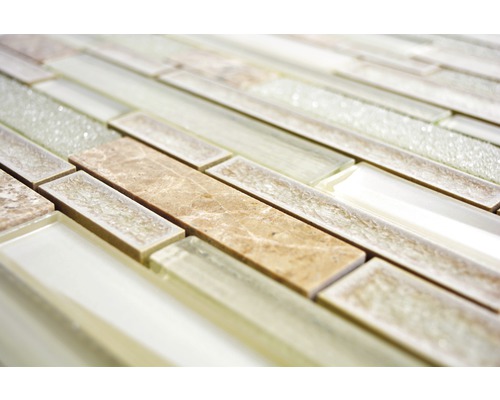 Imagine detaliată cu plăci de mozaic din sticlă și marmură