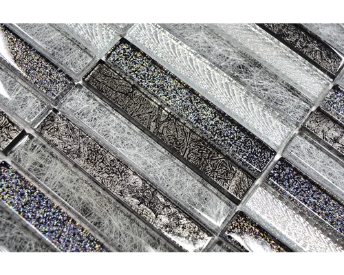 Prim-plan cu o faianță mozaic din sticlă