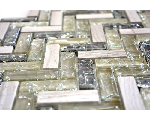 Plăci de mozaic din sticlă și piatră naturală în model herringbone