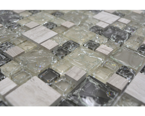 Prim-plan cu plăci de mozaic din sticlă și piatră