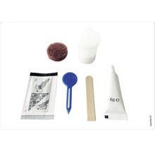 Set de reparații cu material abraziv nețesut, pahar, șervețel de curățare, spatulă, băț de amestecare și tub cu conținut de 6 grame