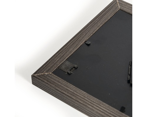 Vizualizare detaliată a unei rame foto cu sistem de suspensie