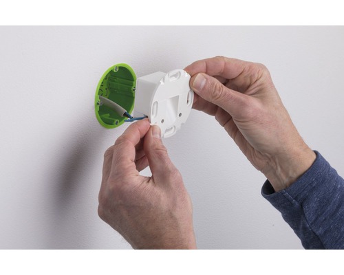 Instalarea unei cutii de conexiune a unui aparat electric pe un perete