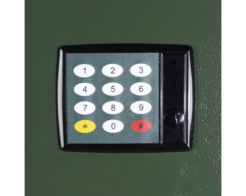 Prim-plan cu o încuietoare cu cifru cu butoane de la unu la nouă, asterisc, zero și diez