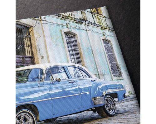 Tablou canvas cu o mașină de epocă în fața unei clădiri