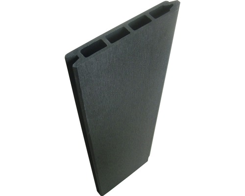 Placare fațadă întunecată din plastic cu camere goale