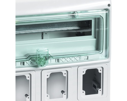 Prim-plan al unei cutii de distribuție cu capac transparent și decupaje pentru module.