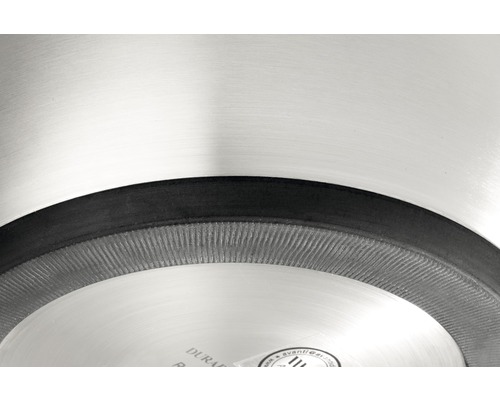 Prim-plan al unei oale cu margine canelată și etanșare