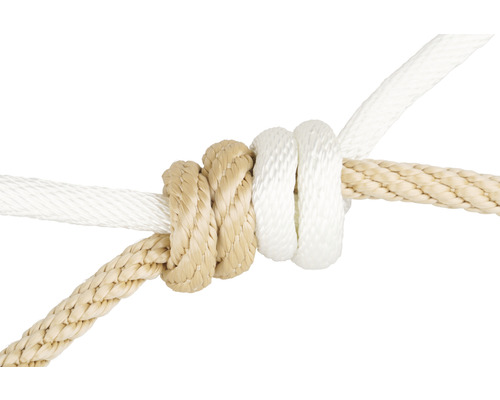 Prim-plan cu o frânghie înnodată