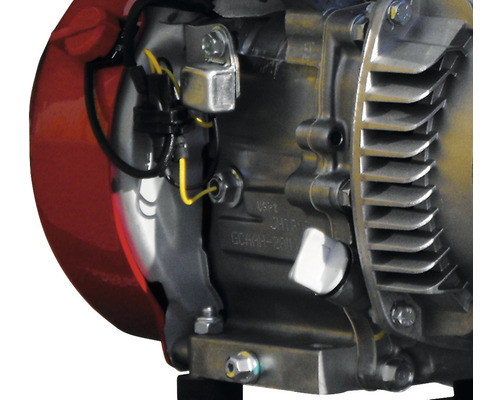 Imagine detaliată cu motorul unui generator de curent.